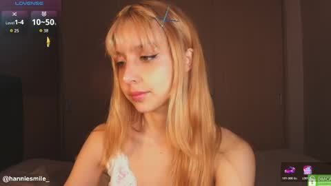 Snapshot of hanniesmile_ chatting on 11, 4, 2026 Hannie online show from 11, 4, 2026