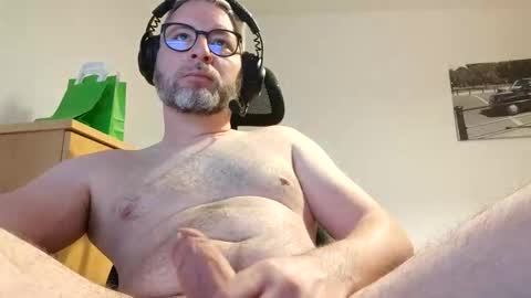 Snapshot of hannisch chatting on 12, 4, 2026 hannisch online show from 12, 4, 2026