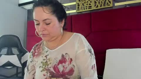 Snapshot of hanny_bliss chatting on 27, 6, 2026 Hanny online show from 27, 6, 2026