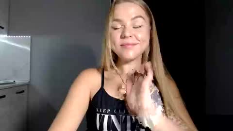 Snapshot of happy_fox_ chatting on 25, 9, 2025 happy_fox_ online show from 25, 9, 2025