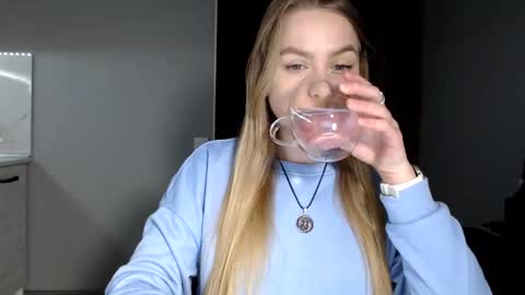 happy_fox_ online show from 30, 3, 2026