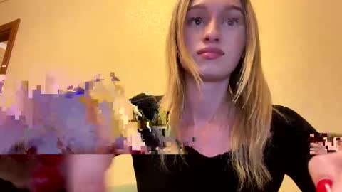 Snapshot of happyanjelika chatting on 13, 10, 2025 Anjelika online show from 13, 10, 2025