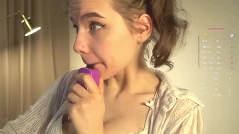 Snapshot of happynewdear chatting on 8, 6, 2026 Evy online show from 8, 6, 2026