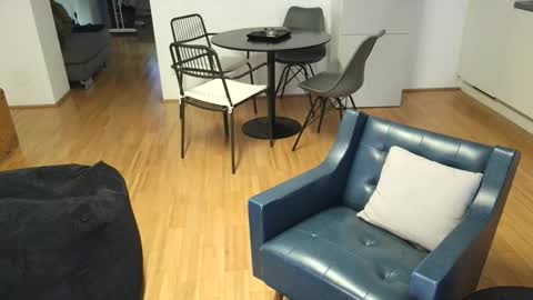 Snapshot of hard_out_here chatting on 19, 4, 2026 Chris online show from 19, 4, 2026