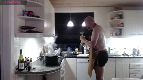 Snapshot of hardmrlazy chatting on 22, 12, 2024 MrLazy online show from 22, 12, 2024