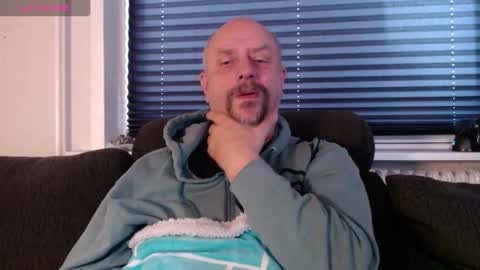 Snapshot of hardmrlazy chatting on 25, 11, 2025 MrLazy online show from 25, 11, 2025