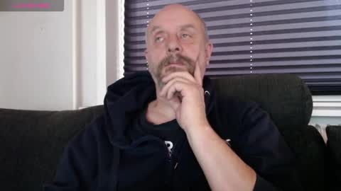 Snapshot of hardmrlazy chatting on 30, 11, 2025 MrLazy online show from 30, 11, 2025