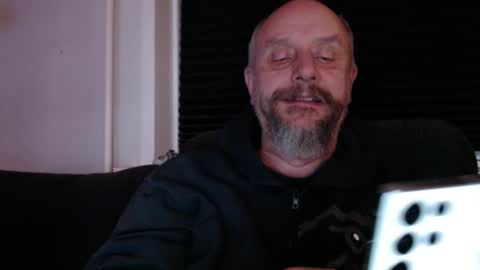 Snapshot of hardmrlazy chatting on 13, 12, 2025 MrLazy online show from 13, 12, 2025