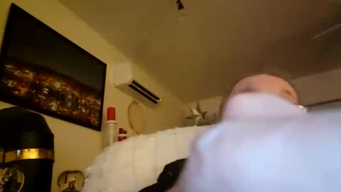 Snapshot of hardwood2222 chatting on 17, 12, 2025 Jim online show from 17, 12, 2025