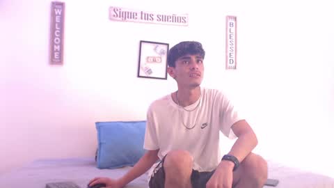 Snapshot of harrythomson1 chatting on 6, 1, 2025 harry thomson online show from 6, 1, 2025