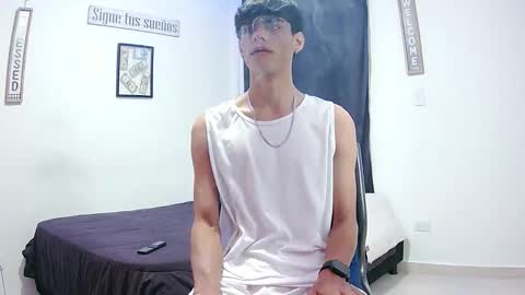 Snapshot of harrythomson1 chatting on 13, 11, 2025 harry thomson online show from 13, 11, 2025