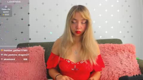 Sophia Blossom online show from 4, 11, 2025