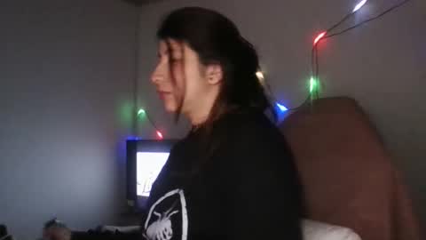 lady online show from 5, 3, 2026