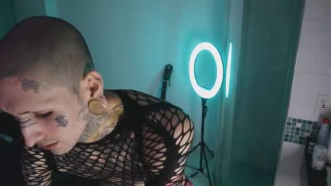 Snapshot of hatsumotokyoto chatting on 15, 10, 2025 More content 2 online show from 15, 10, 2025