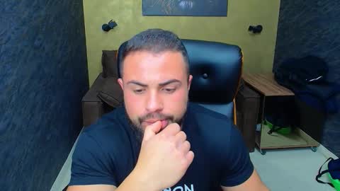 Snapshot of hayeswood chatting on 27, 10, 2025 HayesWood online show from 27, 10, 2025