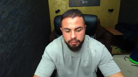 Snapshot of hayeswood chatting on 29, 10, 2025 HayesWood online show from 29, 10, 2025