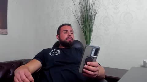 Snapshot of hayeswood chatting on 22, 11, 2025 HayesWood online show from 22, 11, 2025