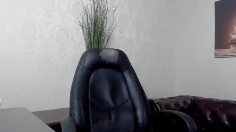 Snapshot of hayeswood chatting on 27, 11, 2025 HayesWood online show from 27, 11, 2025