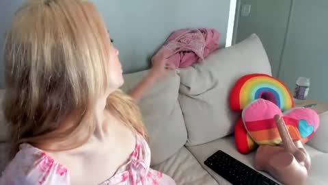 Snapshot of hayleyreign chatting on 4, 4, 2026 Hayley online show from 4, 4, 2026