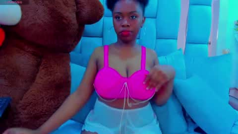 hazel_lanee online show from 19, 4, 2026