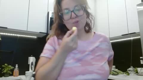 Snapshot of hazel_skye chatting on 8, 6, 2026 Hazel online show from 8, 6, 2026