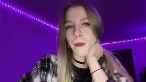 Snapshot of hazelbelgrade chatting on 16, 12, 2025 Vuklly online show from 16, 12, 2025