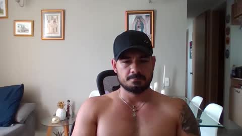 Snapshot of he755401 chatting on 6, 5, 2026 he755401 online show from 6, 5, 2026