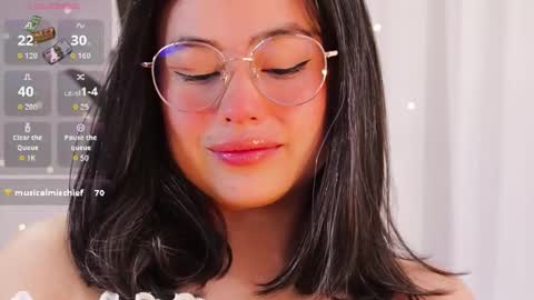 hearmymoans_18 online show from 4, 12, 2025