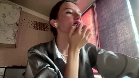 Snapshot of heatherwillman chatting on 27, 3, 2026 Lili online show from 27, 3, 2026