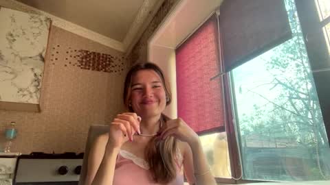 Snapshot of heatherwillman chatting on 4, 4, 2026 Lili online show from 4, 4, 2026