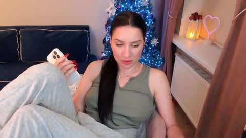 Snapshot of heaven_chloe chatting on 1, 1, 2025 Heaven girl online show from 1, 1, 2025