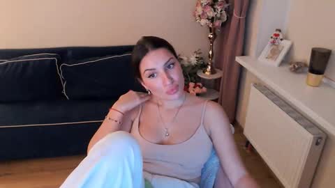 Snapshot of heaven_chloe chatting on 6, 10, 2025 Heaven girl online show from 6, 10, 2025