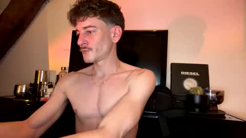 Snapshot of hecallsmecash chatting on 2, 5, 2026 hecallsmecash online show from 2, 5, 2026