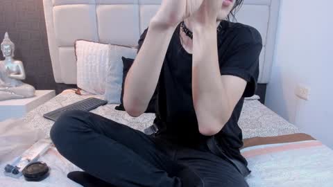 Keira Hecate online show from 4, 2, 2025