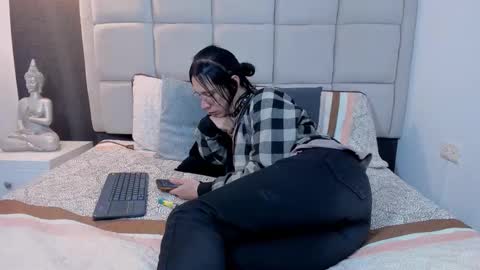 Keira Hecate online show from 9, 2, 2025