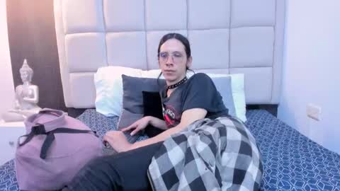 Keira Hecate online show from 17, 2, 2025