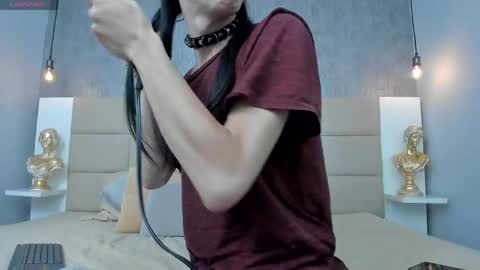 Keira Hecate online show from 15, 4, 2026