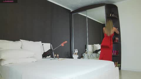 Snapshot of hefner_girl chatting on 8, 3, 2026 Helen online show from 8, 3, 2026