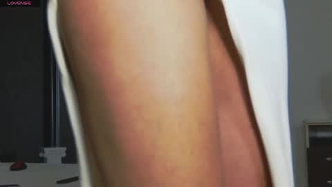 Snapshot of hefner_girl chatting on 6, 4, 2026 Helen online show from 6, 4, 2026