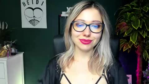 Snapshot of heidi_pleasure chatting on 27, 12, 2024 Heidi online show from 27, 12, 2024
