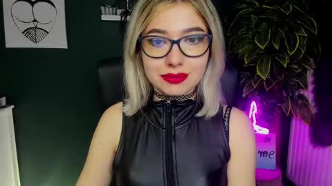 Snapshot of heidi_pleasure chatting on 15, 1, 2025 Heidi online show from 15, 1, 2025