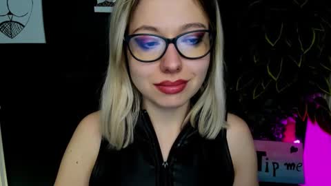 Snapshot of heidi_pleasure chatting on 18, 2, 2025 Heidi online show from 18, 2, 2025