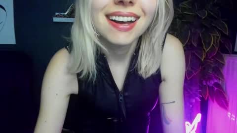 Snapshot of heidi_pleasure chatting on 24, 2, 2025 Heidi online show from 24, 2, 2025