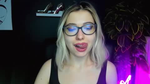 Snapshot of heidi_pleasure chatting on 26, 2, 2025 Heidi online show from 26, 2, 2025