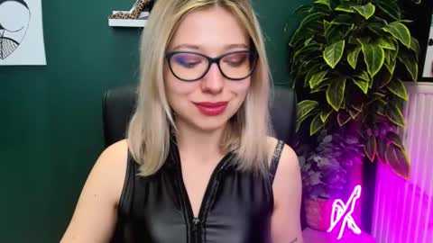 Snapshot of heidi_pleasure chatting on 6, 3, 2025 Heidi online show from 6, 3, 2025