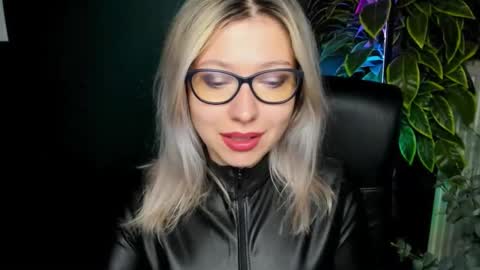 Snapshot of heidi_pleasure chatting on 15, 9, 2025 Heidi online show from 15, 9, 2025