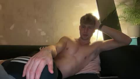 Snapshot of heikhoe chatting on 22, 10, 2025 Heikhoe online show from 22, 10, 2025