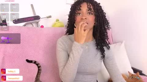 Snapshot of heily_fox chatting on 17, 2, 2025 HEILY online show from 17, 2, 2025