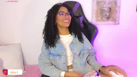 Snapshot of heily_fox chatting on 26, 2, 2025 HEILY online show from 26, 2, 2025