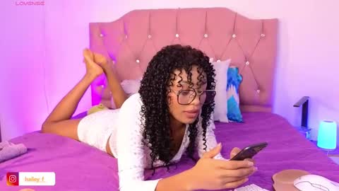 Snapshot of heily_fox chatting on 28, 2, 2025 HEILY online show from 28, 2, 2025